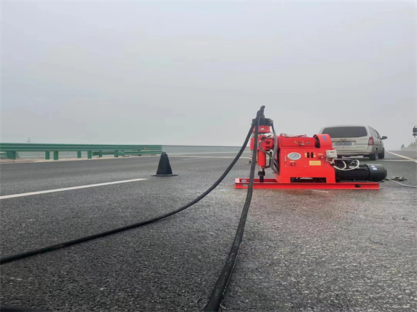 友谊马路路基路面开裂下沉注浆加固灌浆